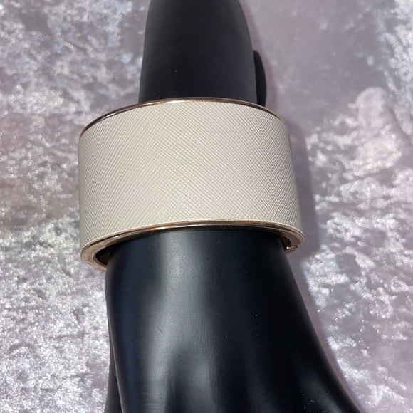 Bi-Color Cookies & Cream Textured Hinged Bracelet - Picture 3 of 5